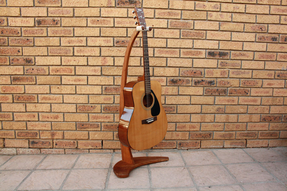 DIY Wooden Guitar Stand With basic Power Tools