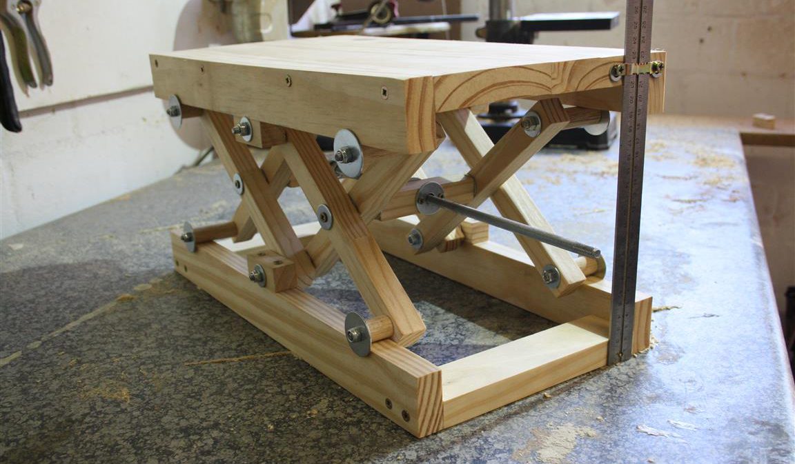 How to make your own DIY scissor lift with plans Woodwork Junkie